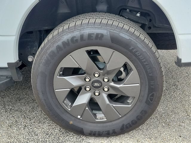 Used 2025 Ford F150 Lightning Flash AWD/4WD image 7