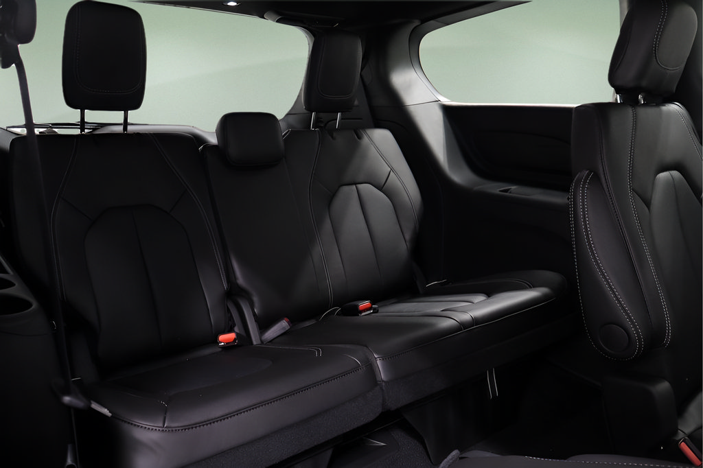 New 2026 Chrysler Pacifica Select w/ S Appearance Package FWD image 16