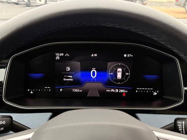 Used 2025 Volkswagen Jetta SE image 32