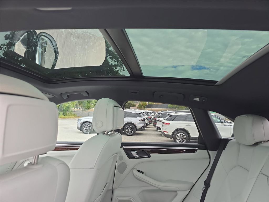 Used 2023 Porsche Macan S image 24