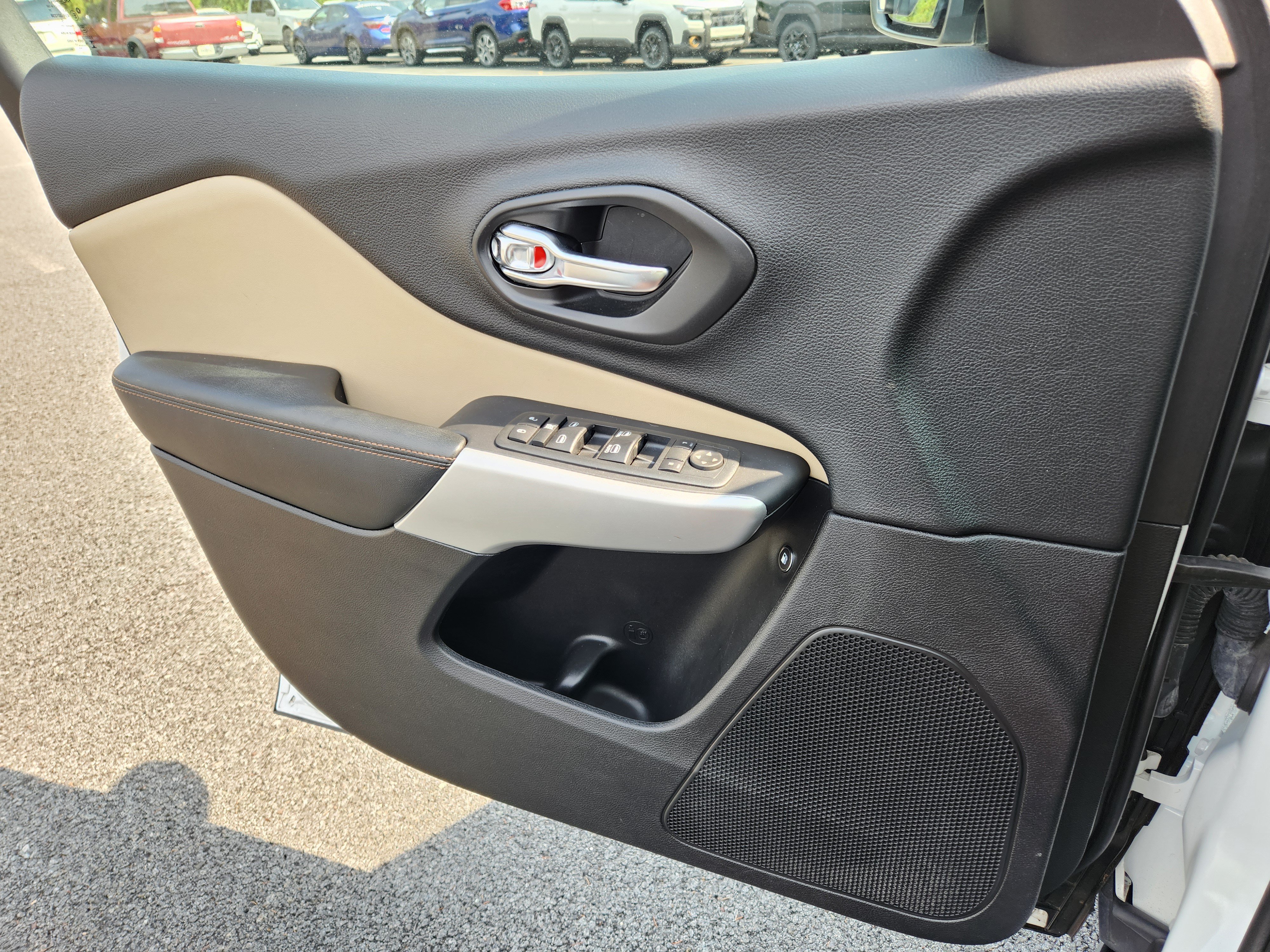 Used 2017 Jeep Cherokee Limited AWD/4WD image 24