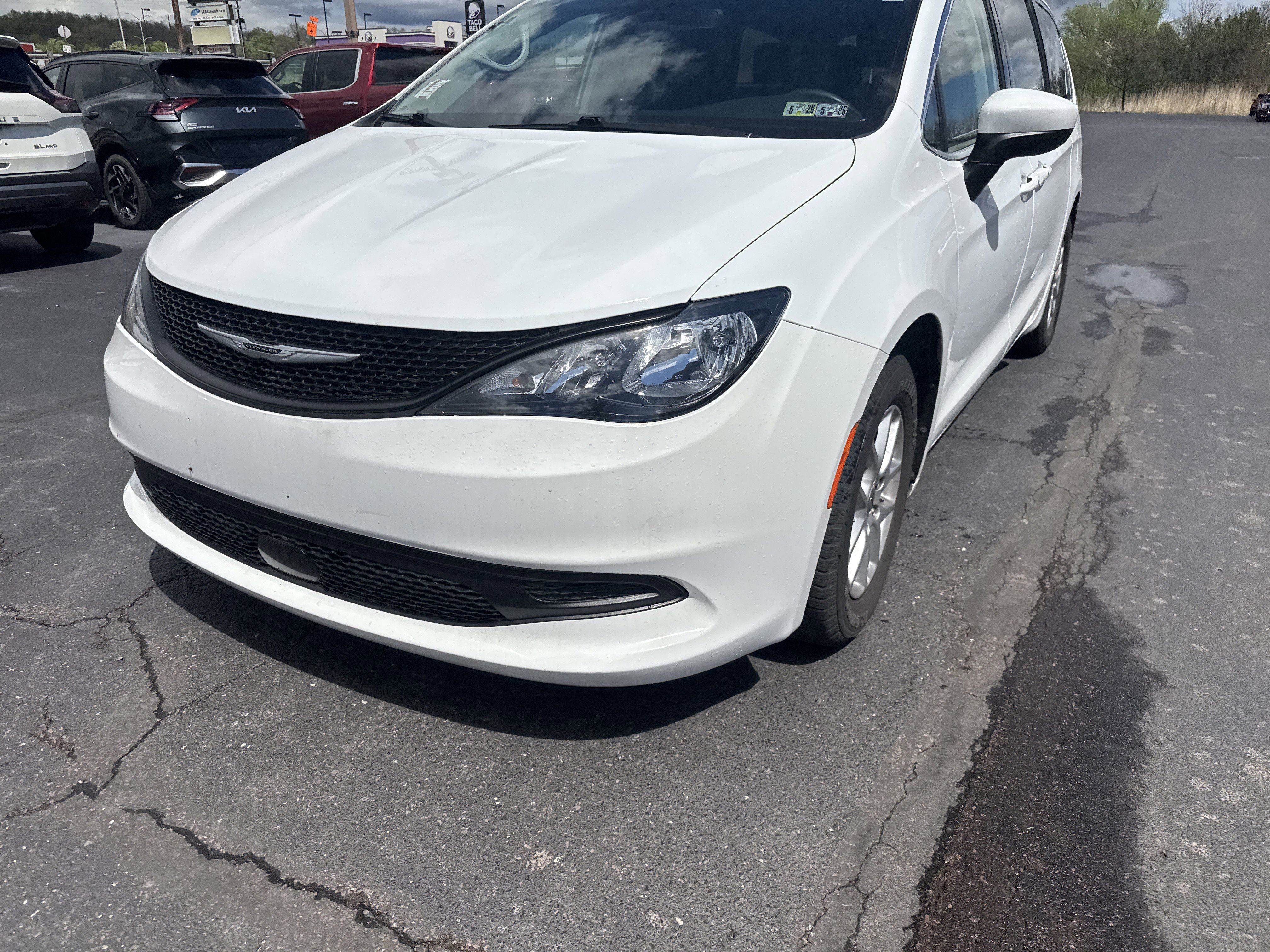Used 2023 Chrysler Voyager LX image 10