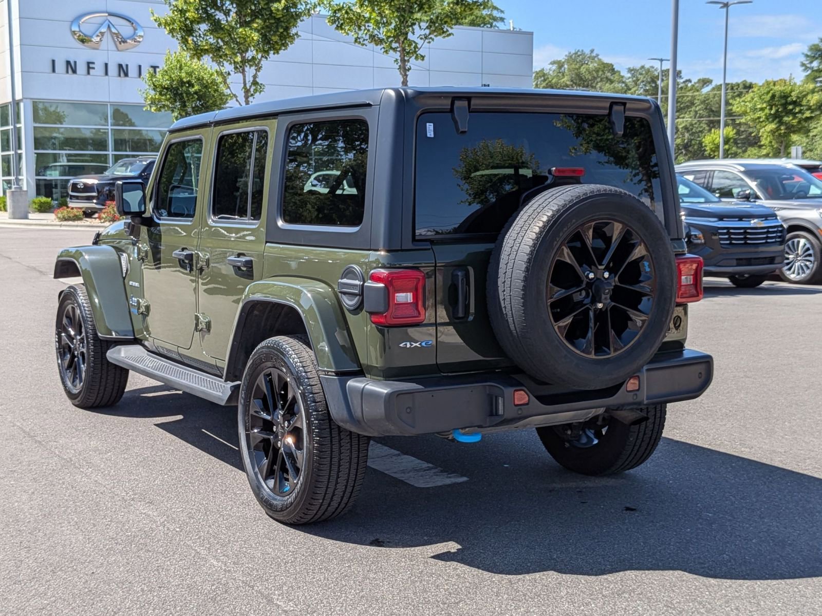 Used 2022 Jeep Wrangler Unlimited Sahara w/ Cold Weather Group AWD/4WD image 5