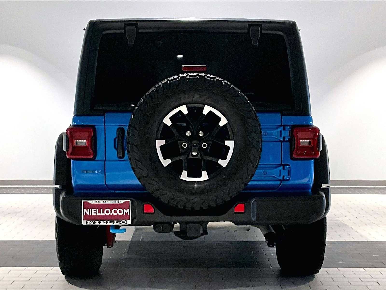 Used 2024 Jeep Wrangler Rubicon w/ Technology Group image 9