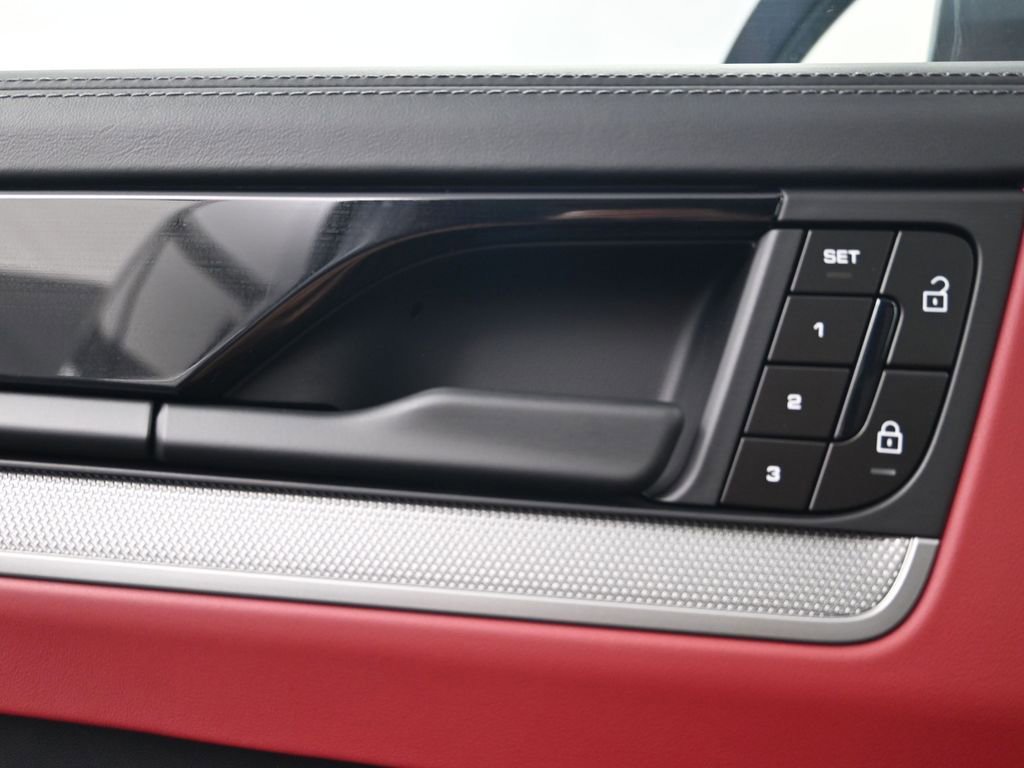 New 2026 Porsche Cayenne E-Hybrid AWD/4WD image 18