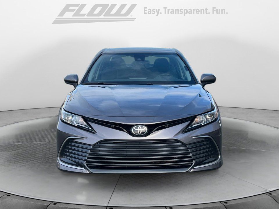 Used 2022 Toyota Camry LE image 3