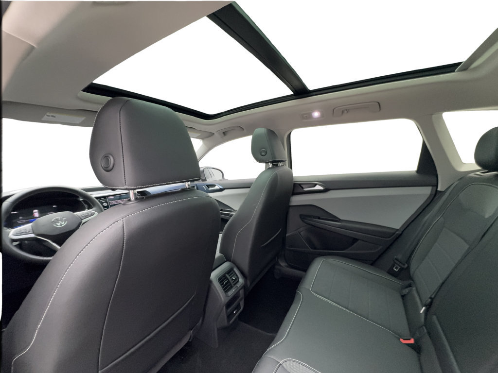 Used 2023 Volkswagen Taos SE w/ Panoramic Sunroof Package FWD image 26