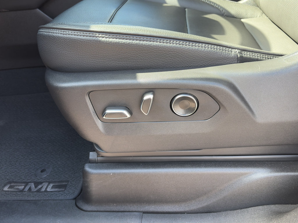 Certified 2025 GMC Yukon Denali AWD/4WD image 12