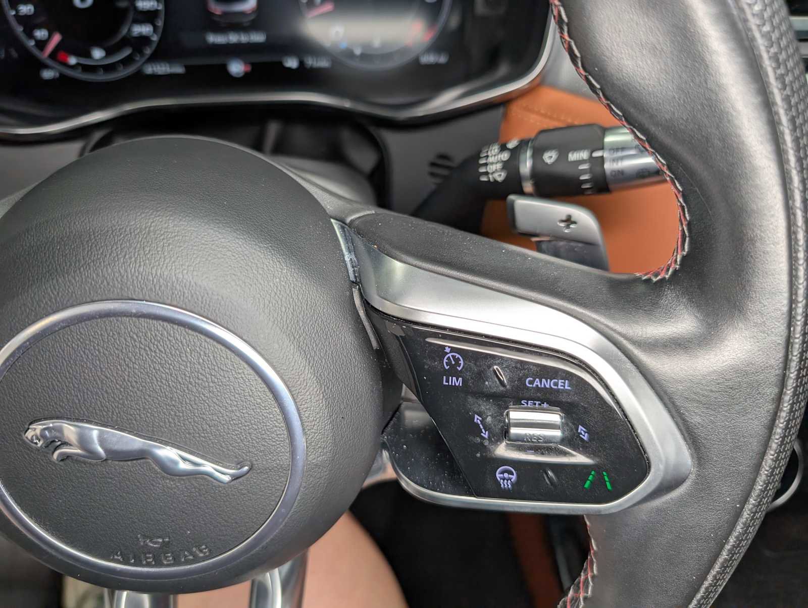 Used 2021 Jaguar F-PACE SVR image 33