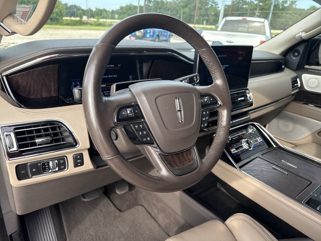 Used 2022 Lincoln Navigator Reserve AWD/4WD image 13