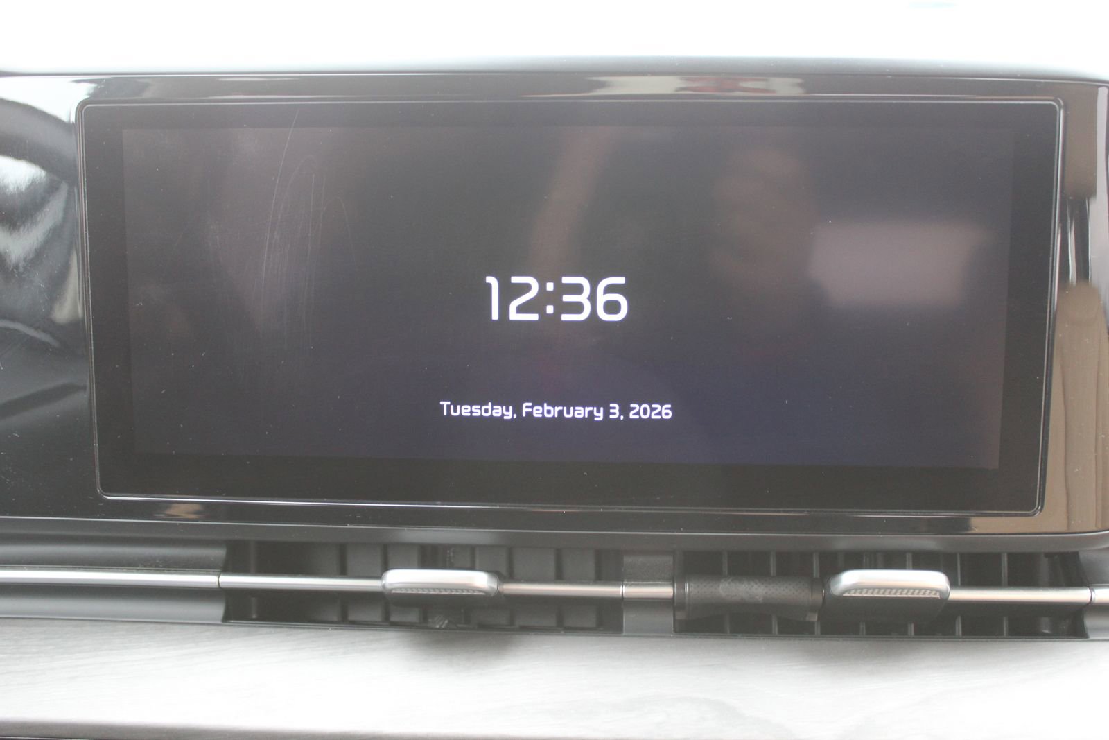 Used 2024 Kia Carnival EX image 41