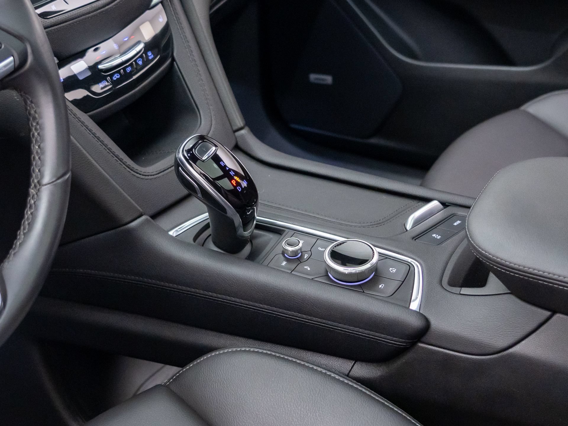 Used 2024 Cadillac XT6 Luxury w/ LPO, Floor Liner Package AWD/4WD image 12