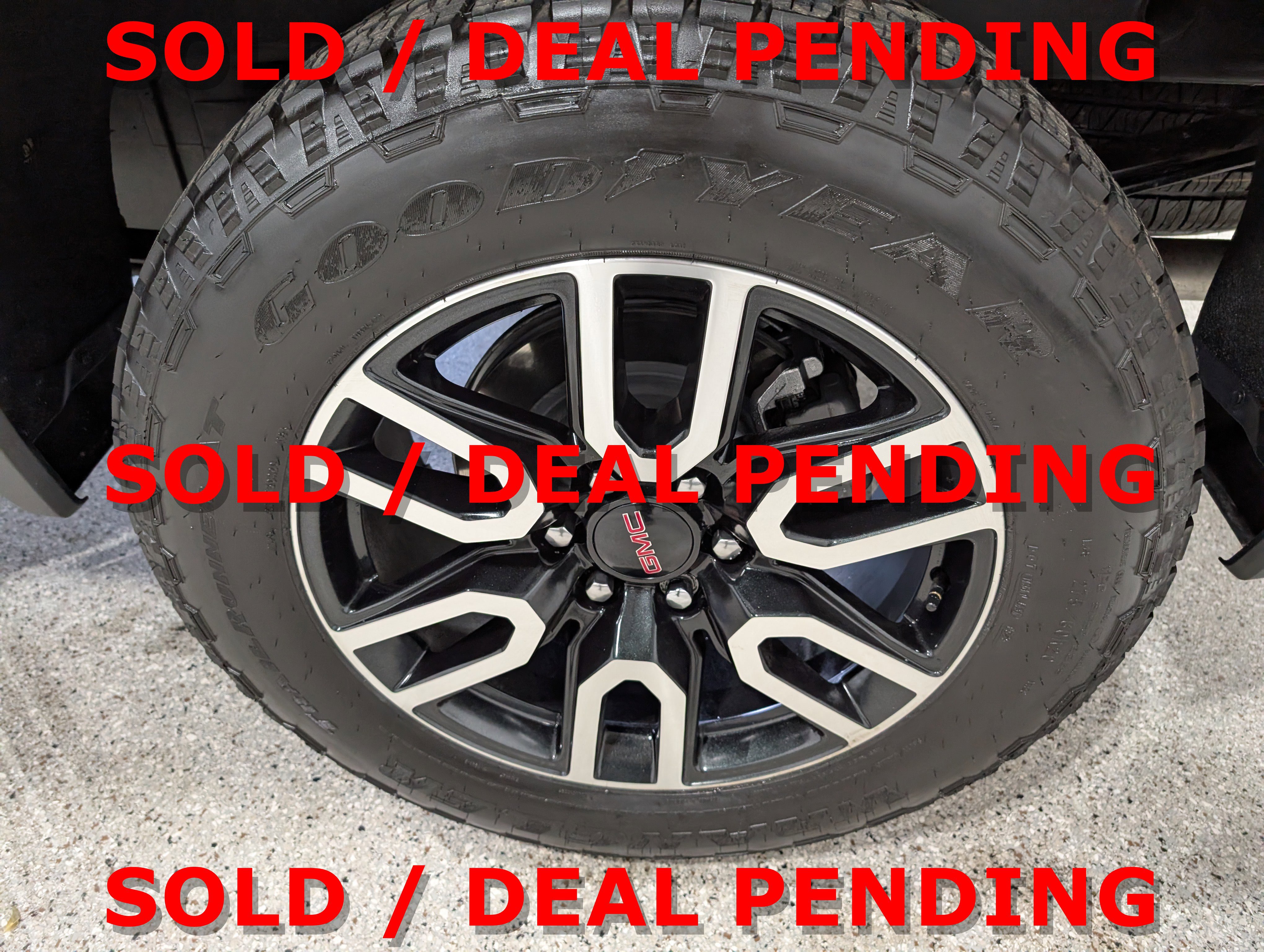 Used 2025 GMC Sierra 1500 AT4 w/ AT4 Premium Package image 11