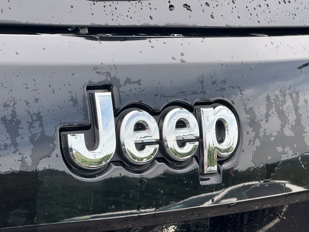 Used 2021 Jeep Grand Cherokee Laredo X AWD/4WD image 19