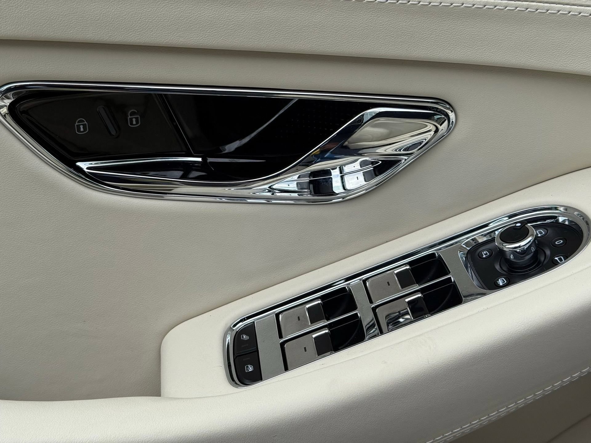 New 2026 Bentley Continental GTC AWD/4WD image 19