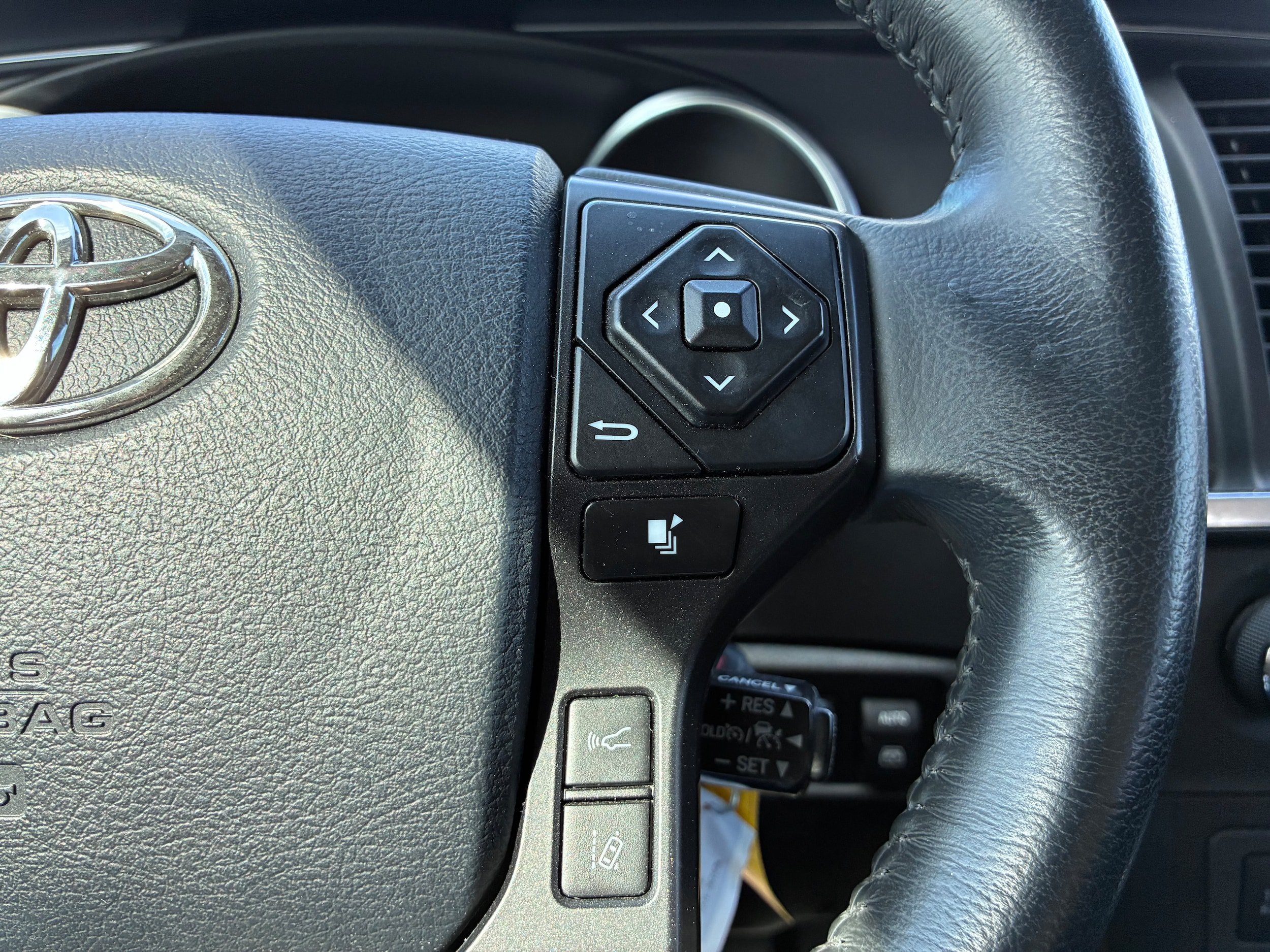 Used 2018 Toyota Sequoia TRD Sport AWD/4WD image 11