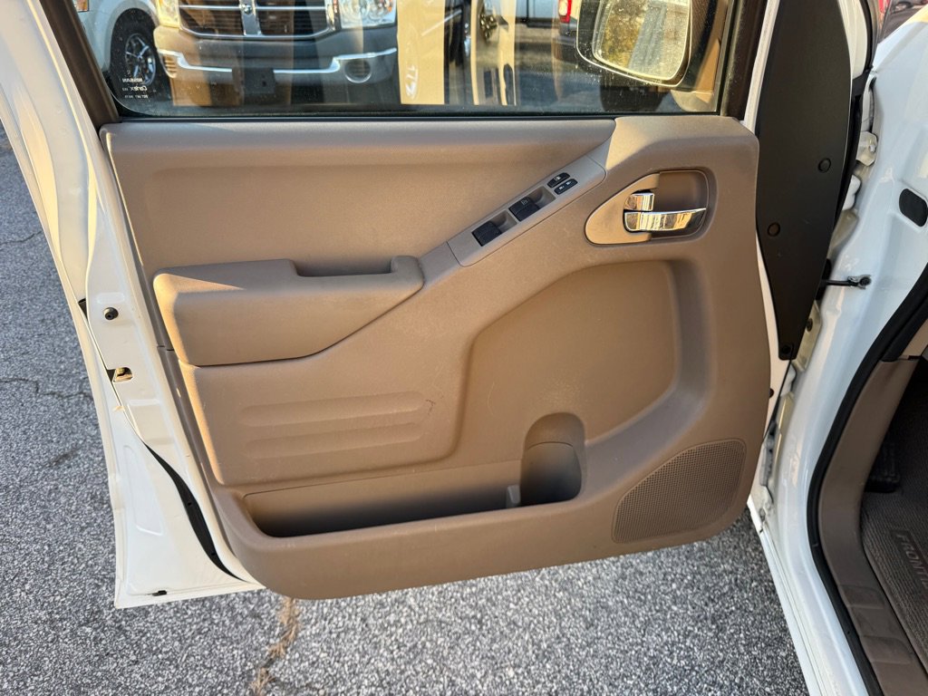 Used 2017 Nissan Frontier SV w/ SV Value Truck Package image 12