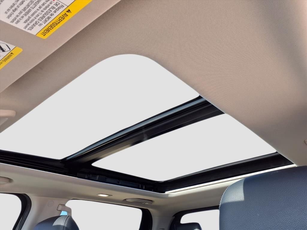 Used 2020 Nissan Titan SL w/ Moonroof Package image 15