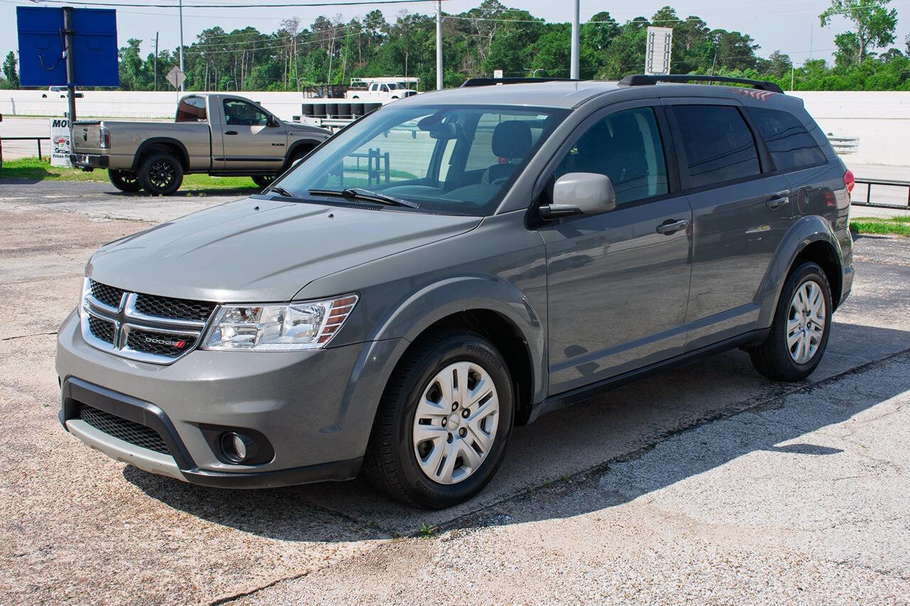 Used 2019 Dodge Journey SE w/ Connectivity Group FWD image 2