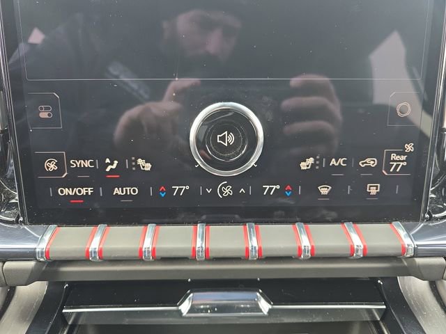 Used 2025 GMC Yukon XL AT4 Ultimate image 25