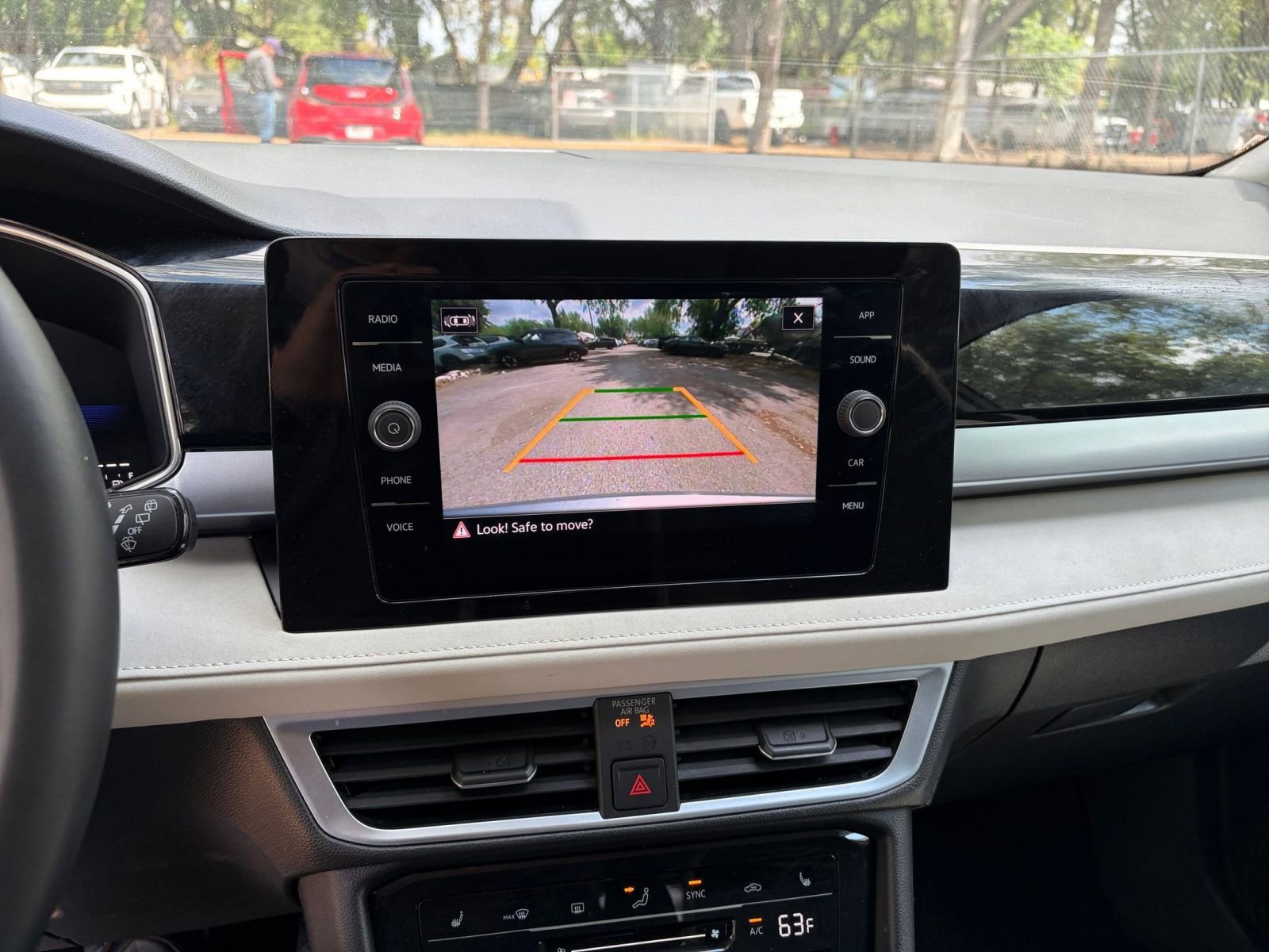 Used 2025 Volkswagen Taos SE image 23