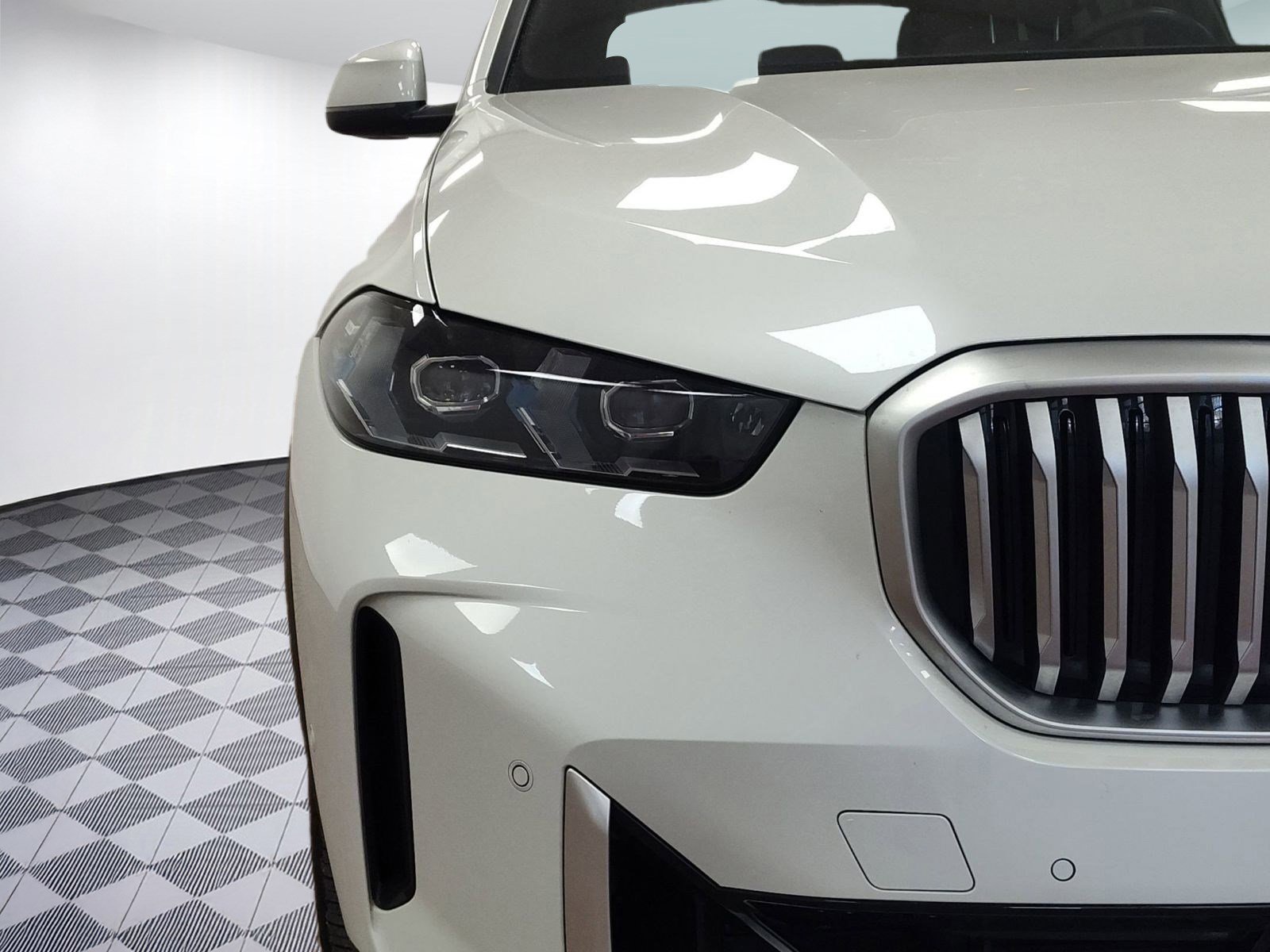 Used 2025 BMW X5 xDrive50e image 10