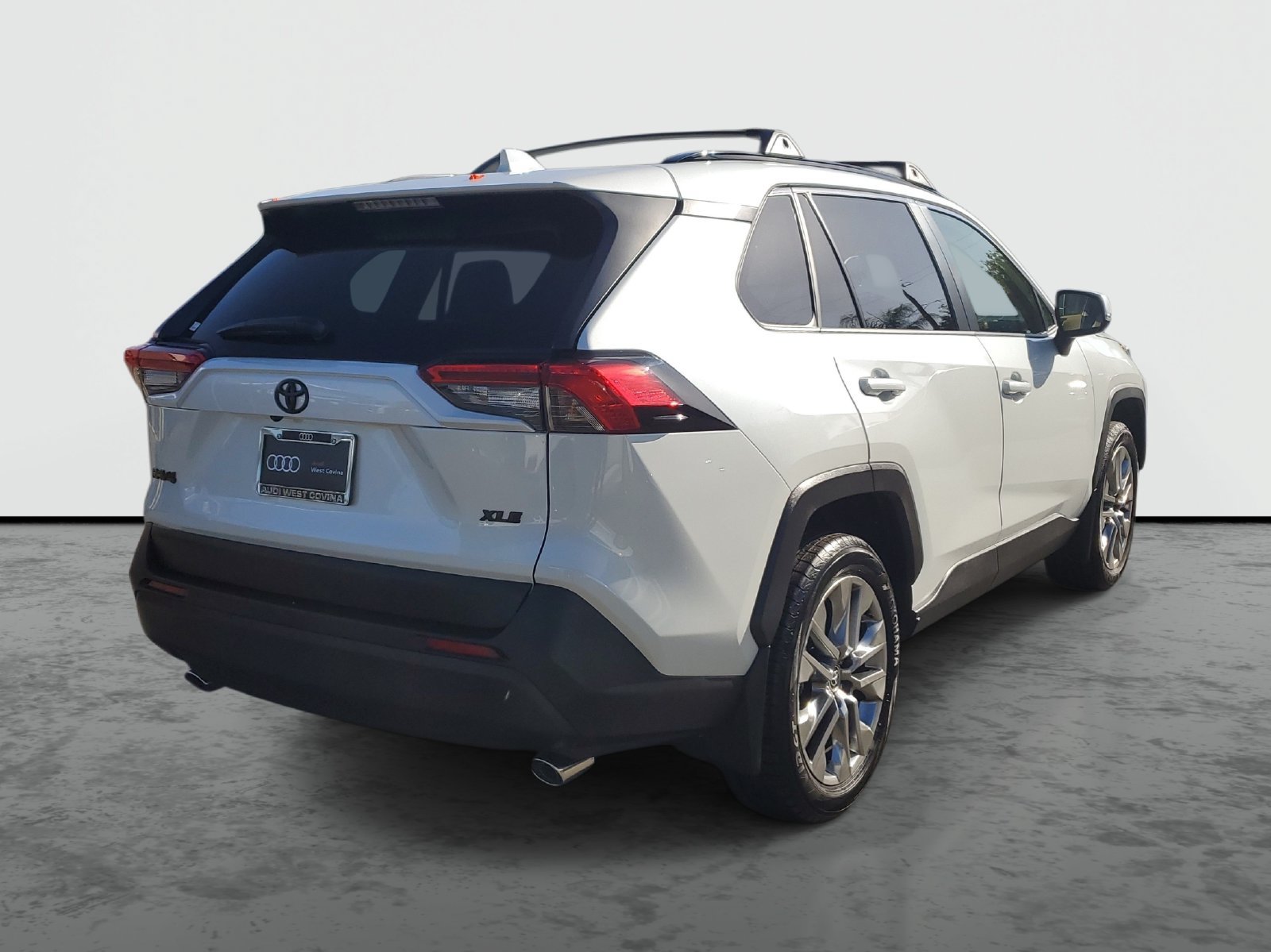 Used 2025 Toyota RAV4 XLE Premium w/ Weather Package FWD image 4