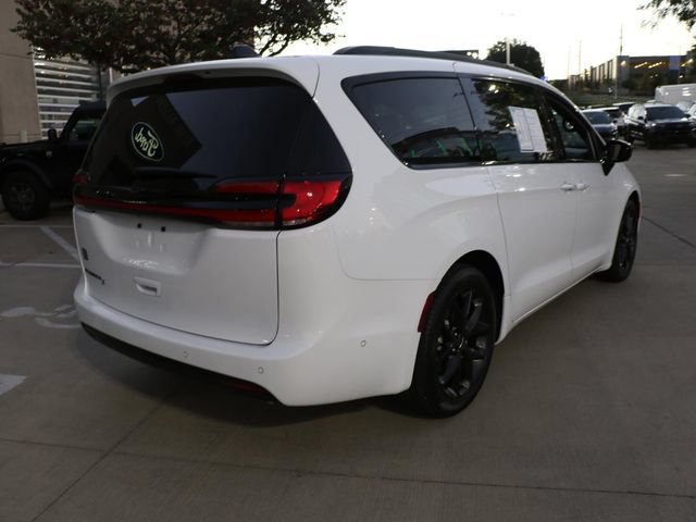 Used 2024 Chrysler Pacifica Touring-L w/ S Appearance Package FWD image 6