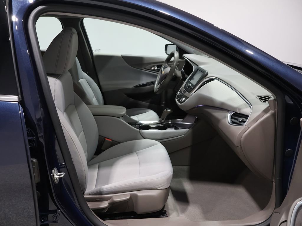 Used 2017 Chevrolet Malibu LT image 22