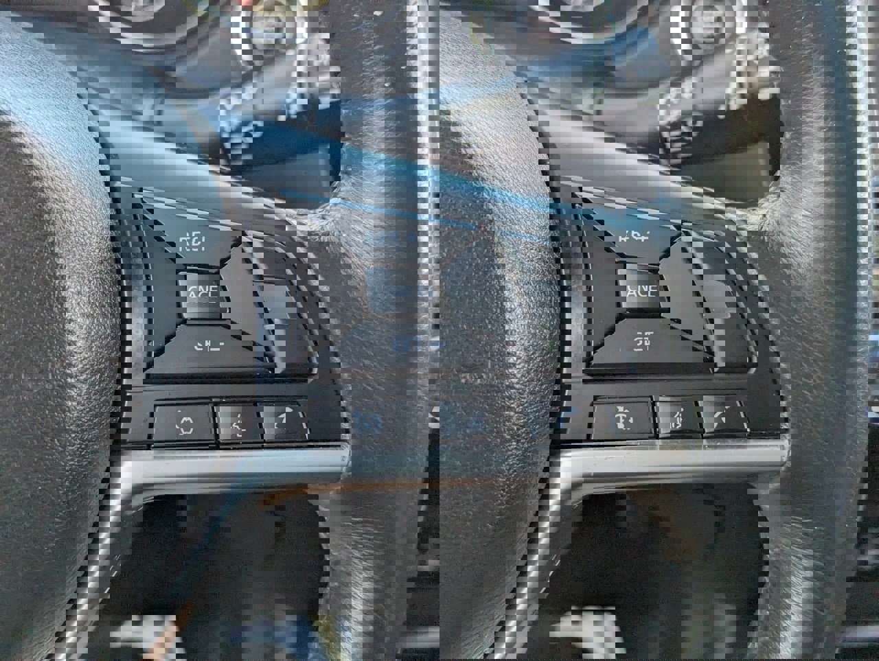 Used 2018 Nissan Rogue SV image 27