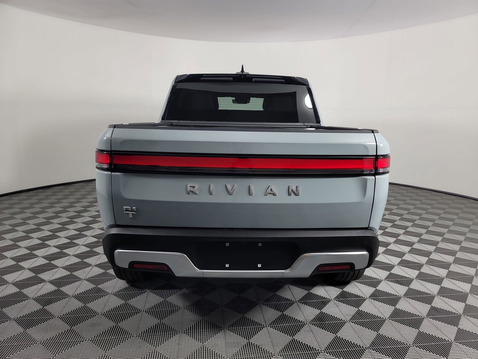 Used 2024 Rivian R1T Adventure AWD/4WD image 4