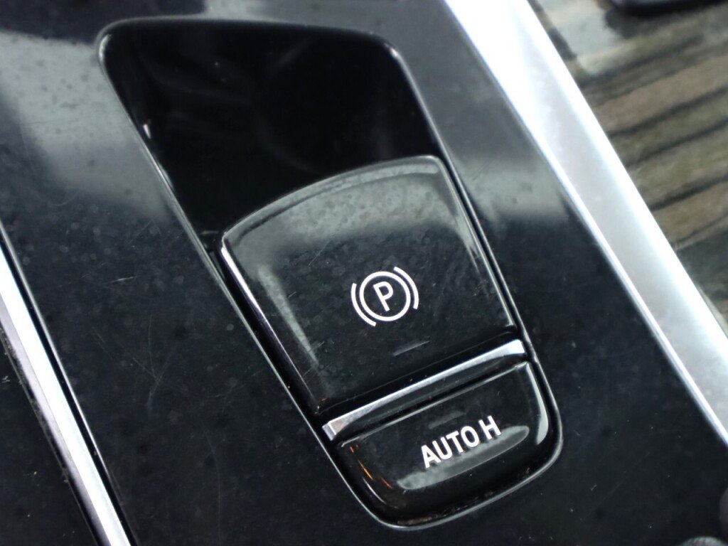 Used 2021 BMW 530i xDrive w/ Convenience Package AWD/4WD image 30