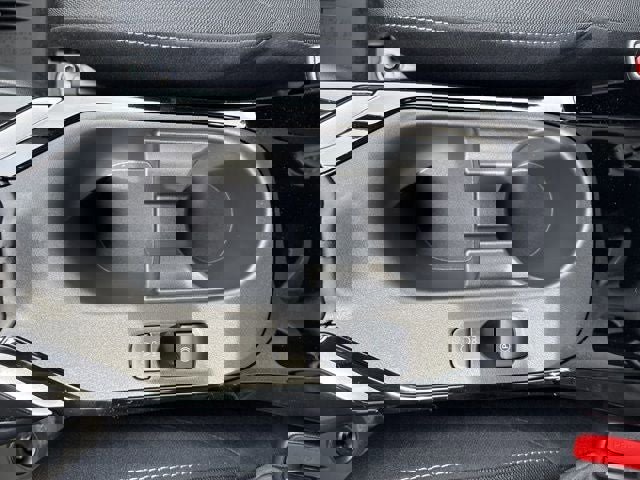 Used 2025 Toyota Corolla SE w/ SE Package image 30