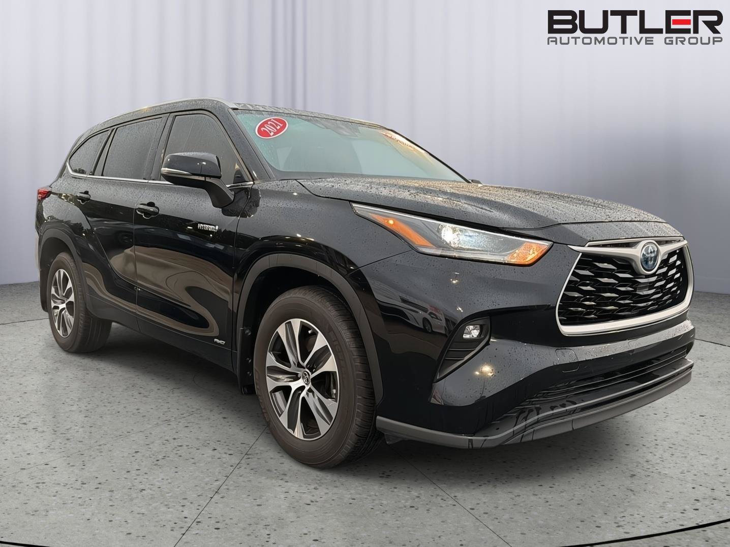 Certified 2021 Toyota Highlander XLE AWD/4WD image 8