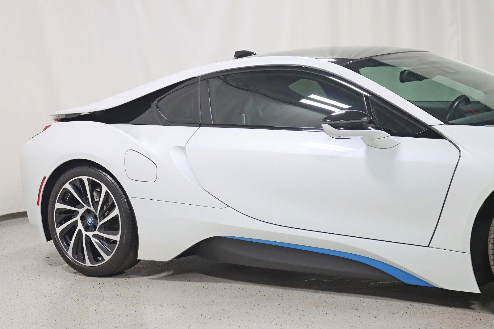 Used 2016 BMW i8 image 3