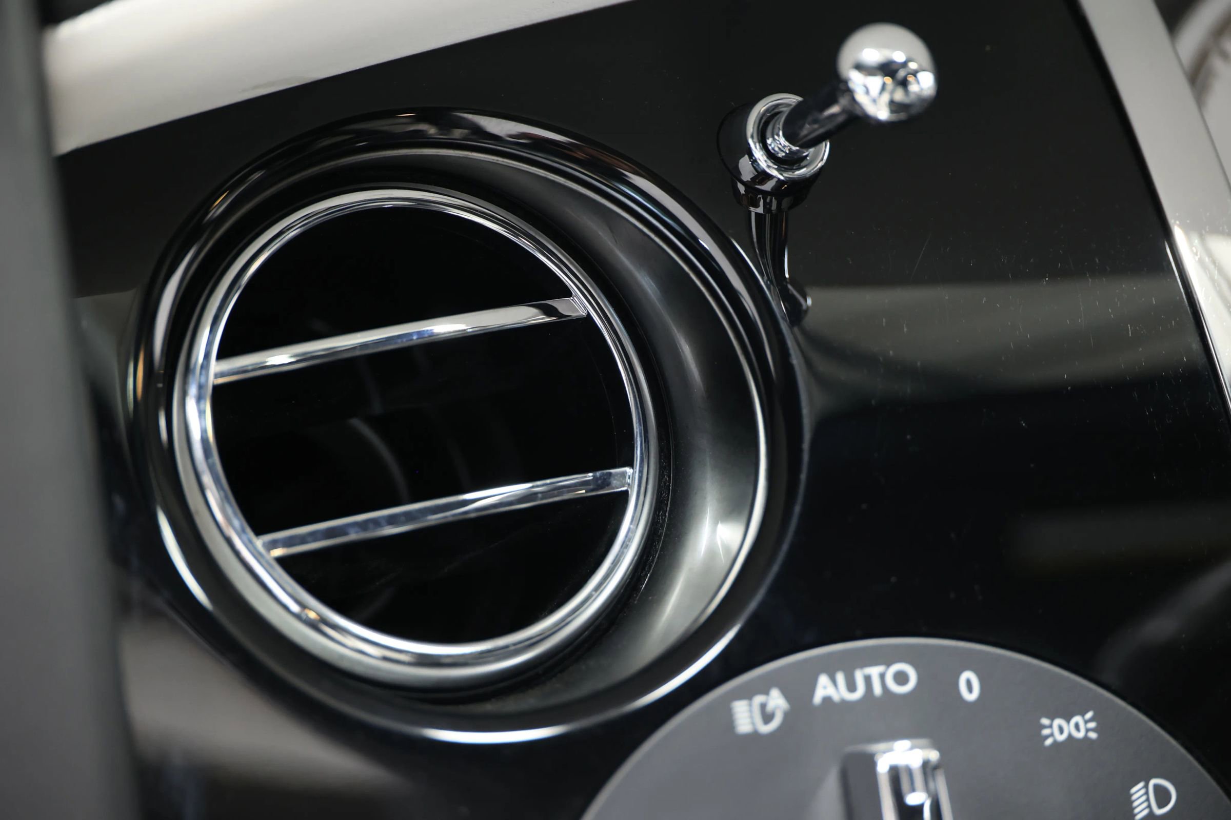 Used 2017 Rolls-Royce Ghost Series II Sedan 4D image 25