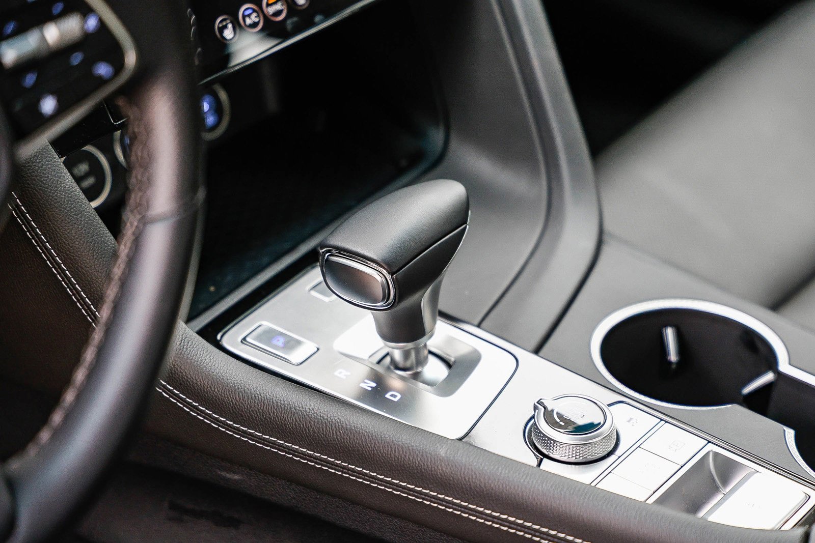 Used 2025 Genesis G70 2.5T image 19