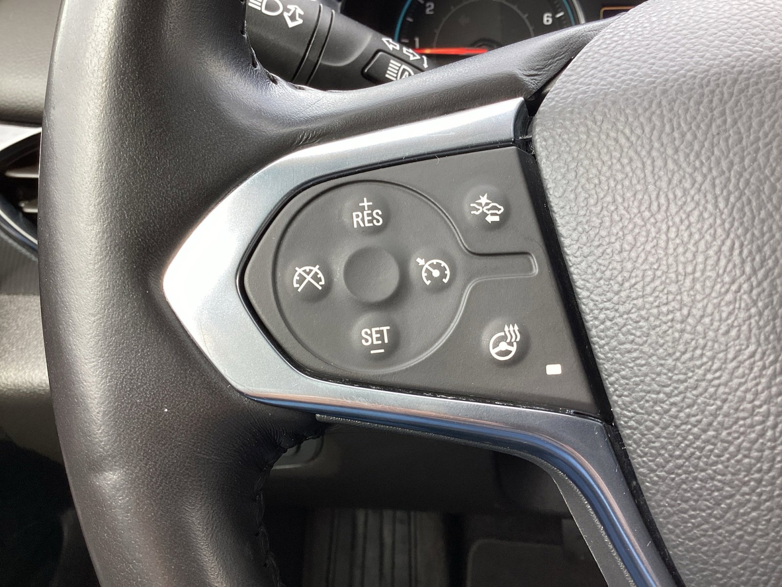 Used 2020 Chevrolet Traverse Premier FWD image 19