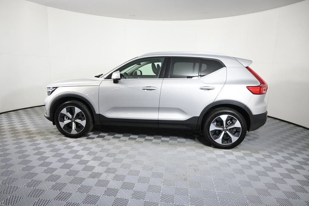 Used 2024 Volvo XC40 B5 Plus AWD/4WD image 3