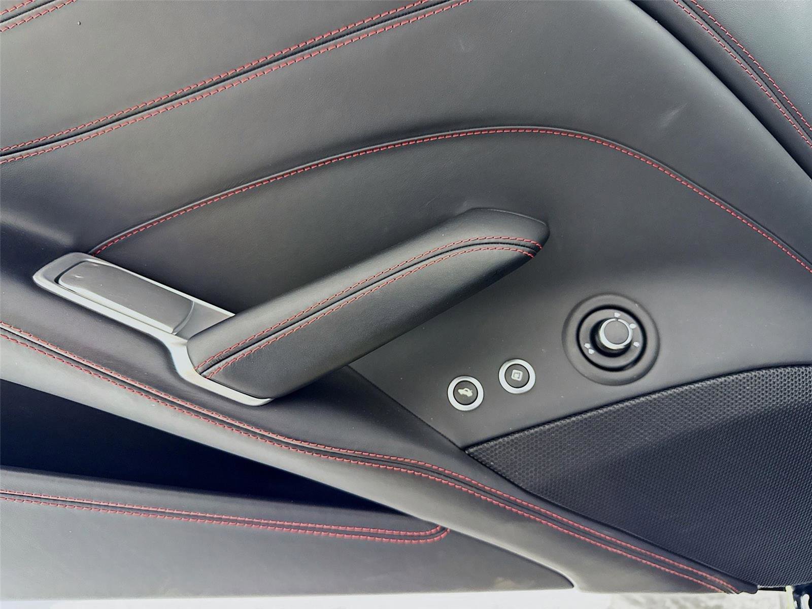 Used 2018 Ferrari California T image 12