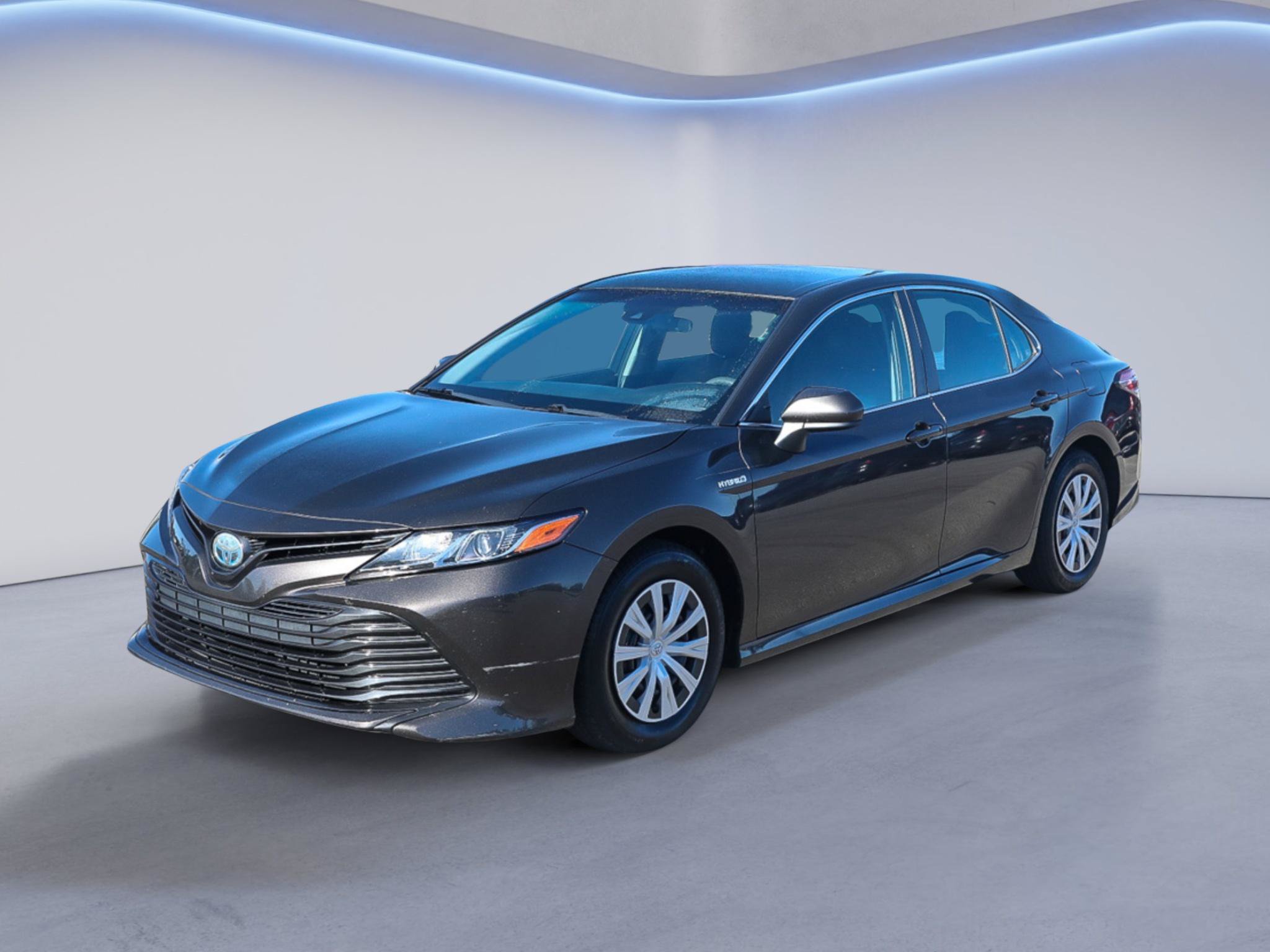 Used 2018 Toyota Camry LE FWD image 2