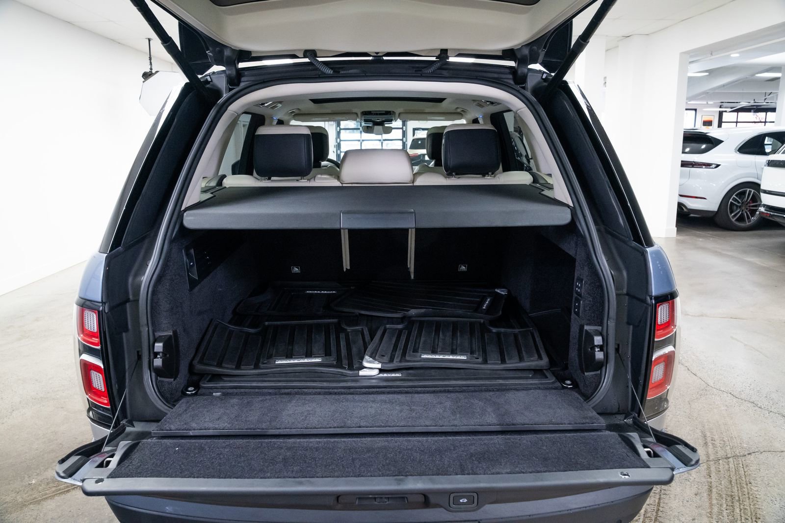 Used 2021 Land Rover Range Rover Westminster Edition image 8