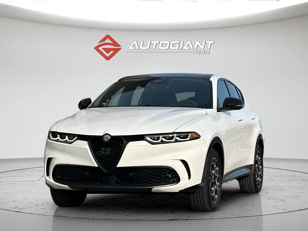 Used 2025 Alfa Romeo Tonale w/ Premium Package image 5
