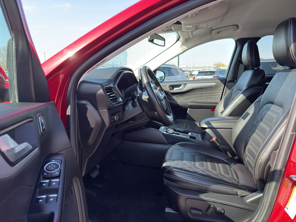 Used 2023 Ford Escape SE w/ PHEV Premium Package FWD image 11