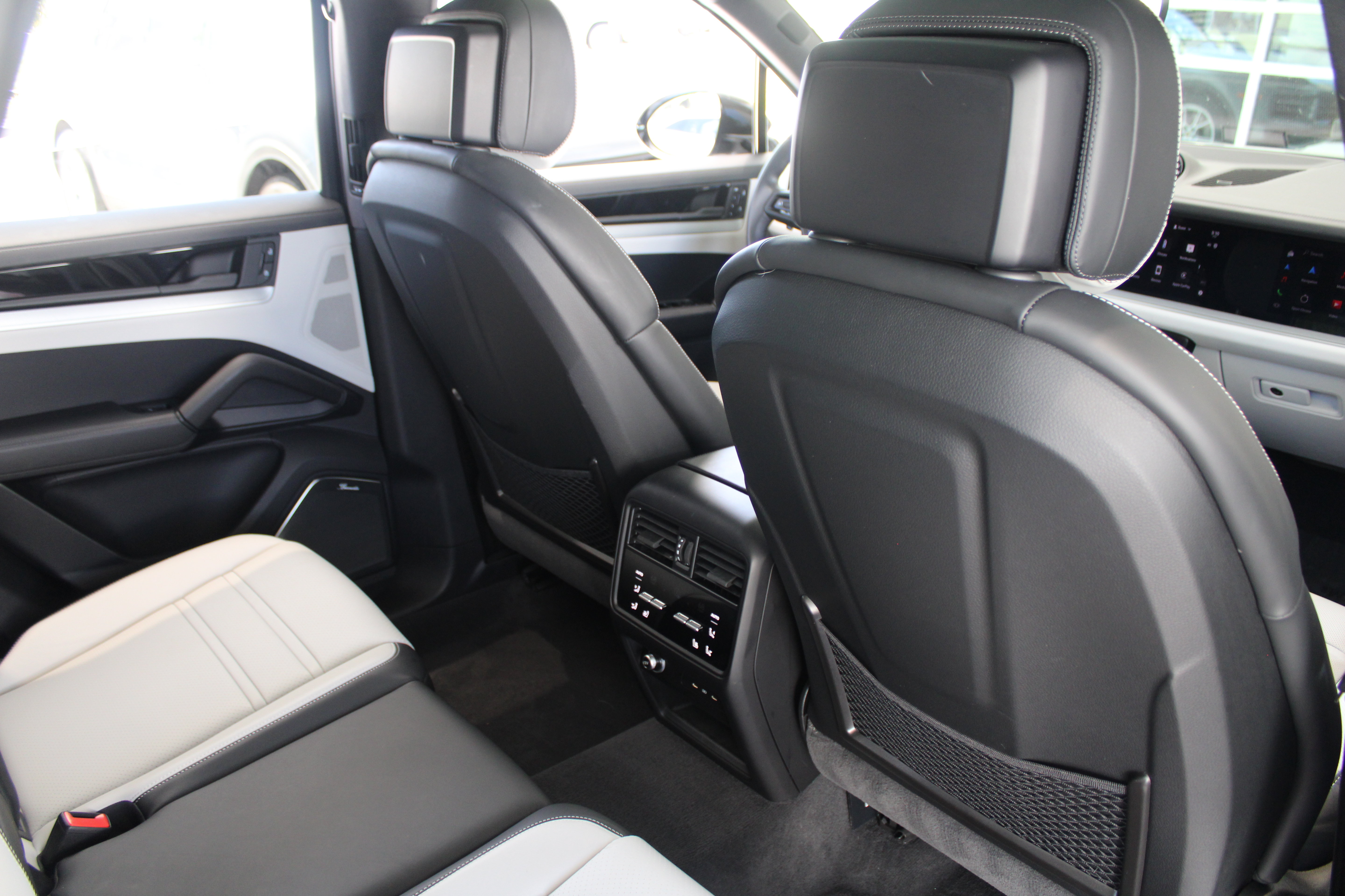 Certified 2025 Porsche Cayenne S AWD/4WD image 32