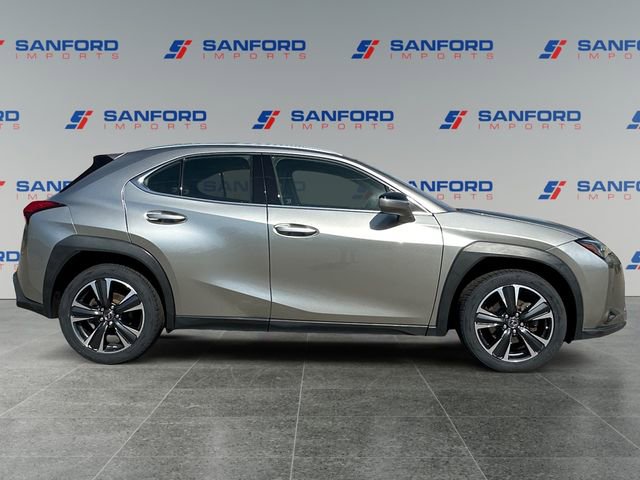 Used 2022 Lexus UX 200 w/ Accessory Package (Z1) image 6