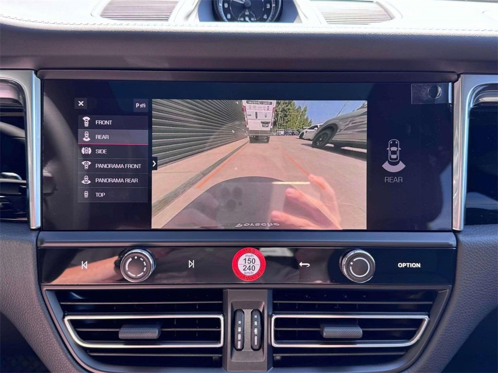 Certified 2025 Porsche Macan AWD/4WD image 22