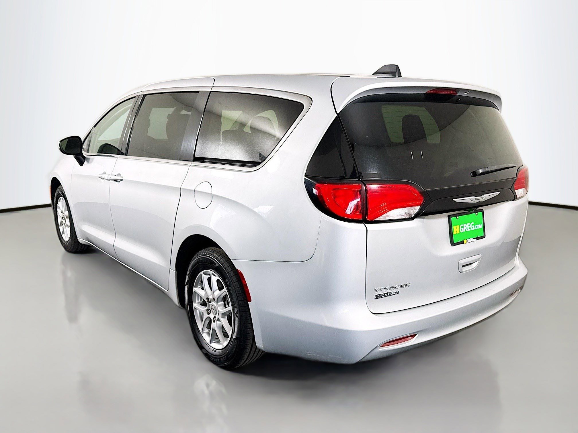 Used 2022 Chrysler Voyager LX FWD image 7