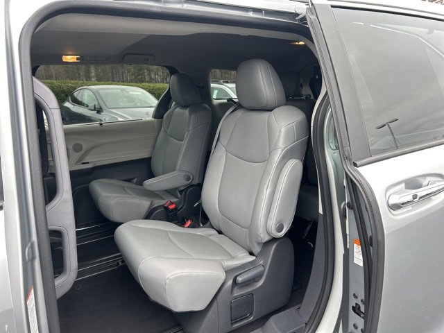 Used 2024 Toyota Sienna XLE image 19