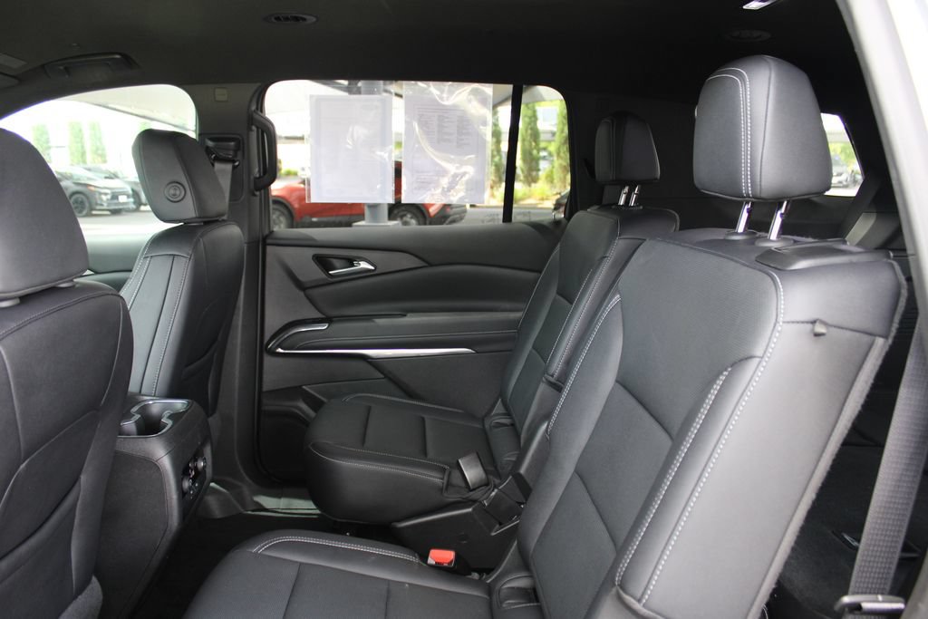 Used 2025 Chevrolet Traverse LT AWD/4WD image 46